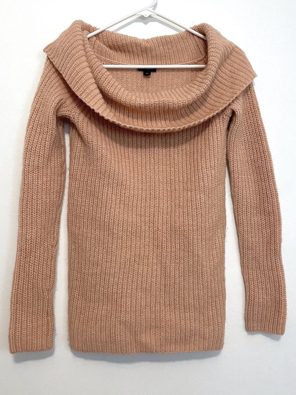 ANN TAYLOR Light Pink / Peach Fuzzy Chunky Knit Cowl Neck Off Shoulder ? Sweater
